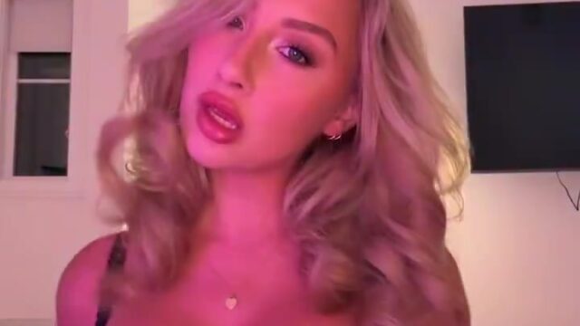 Xomorris Onlyfans Nude Showing Off Her Big Boobs
